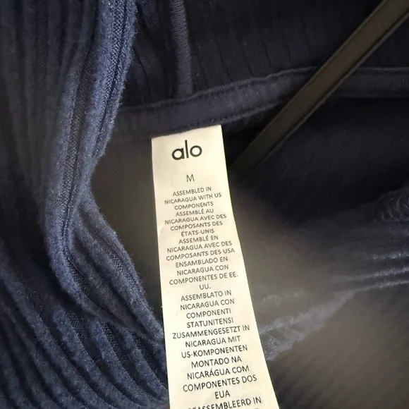 ALO Yoga muse navy blue set - Picture 3 of 3